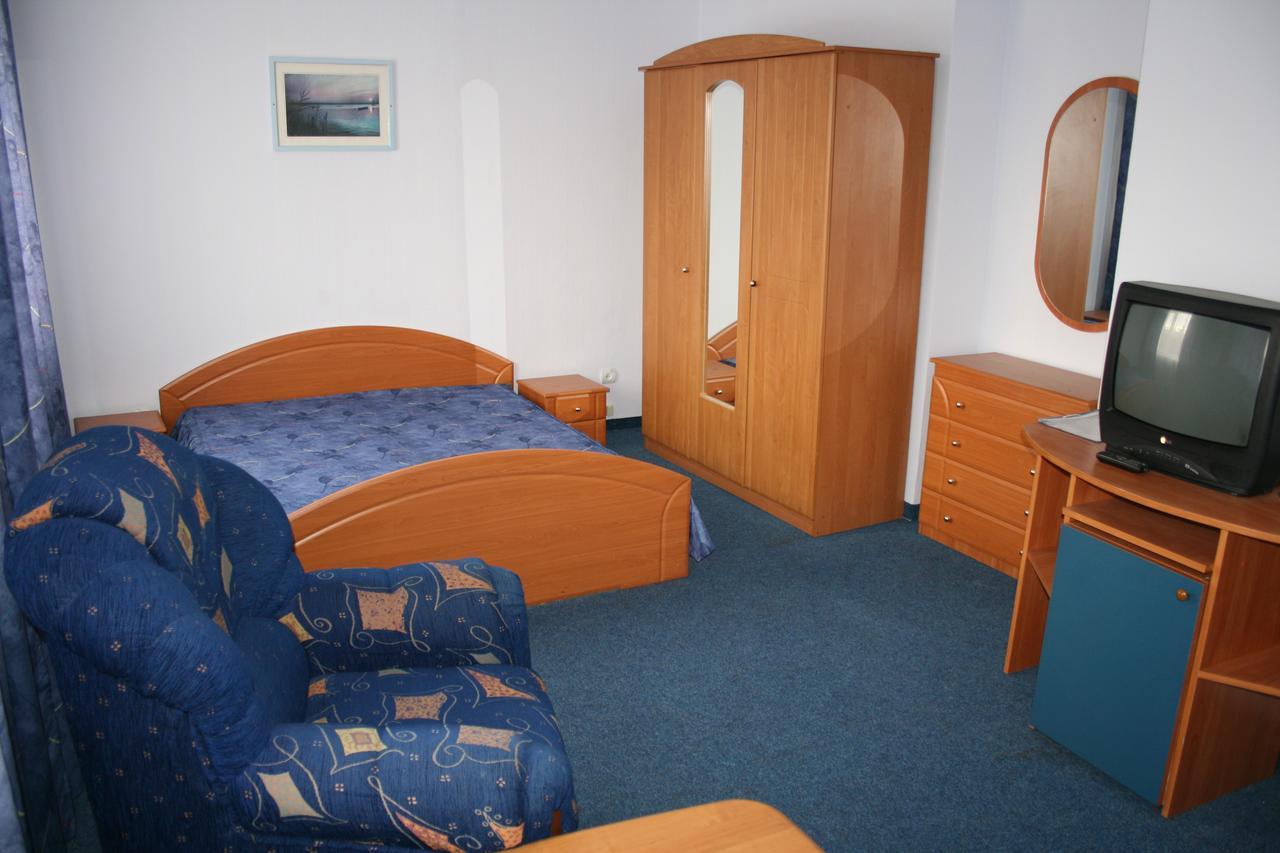 Zhovtnevyi Hotel Vinnytsia Bagian luar foto